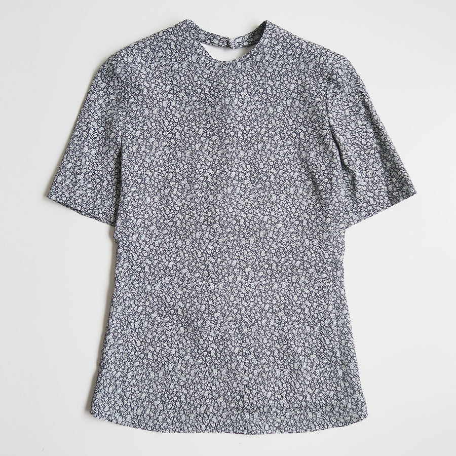 Mame Kurogouchi/マメ】Floral Jacquard Open Back Top MM26SS-SH048の