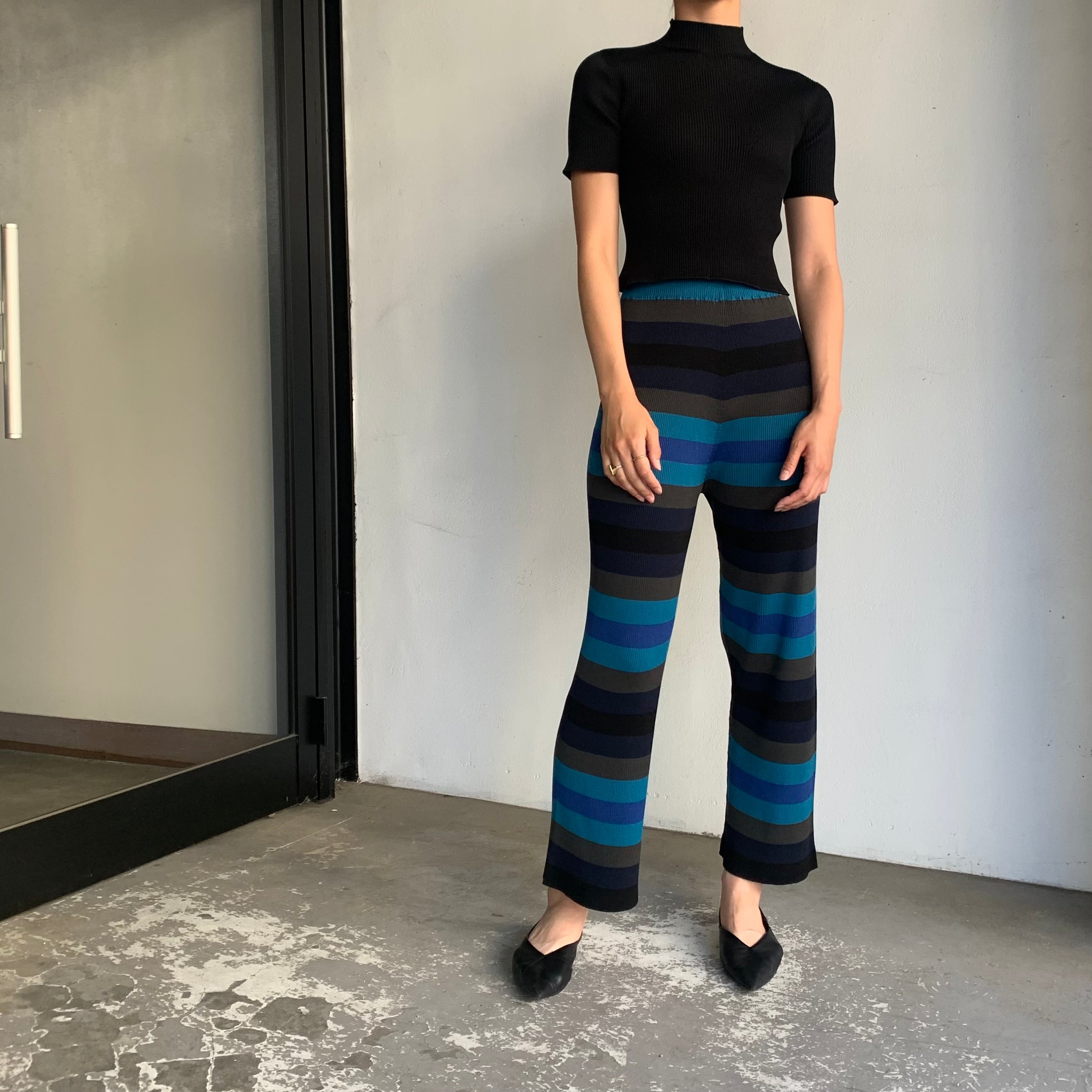 新品 CFCL CUPRO RIB PANTS フレアパンツ 青ブルー 3 CFCL】PORTRAIT TOP / CUPRO RIB PANTS – ONENESS ONLINE STORE