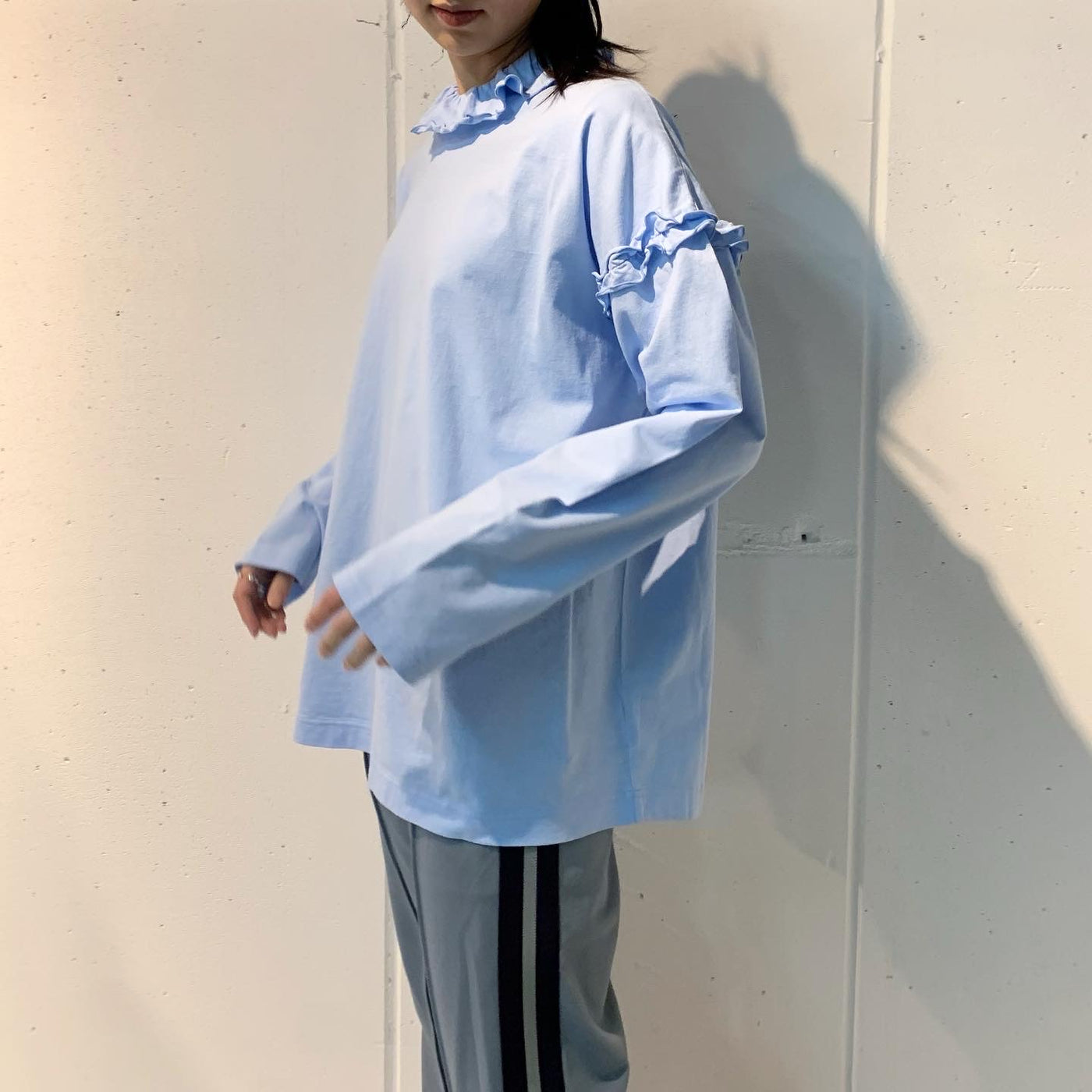 【HOLIDAY】SUPER FINE DRY RUFFLE COLLAR L/S TOPS / 【INSCRIRE】Truck Pants