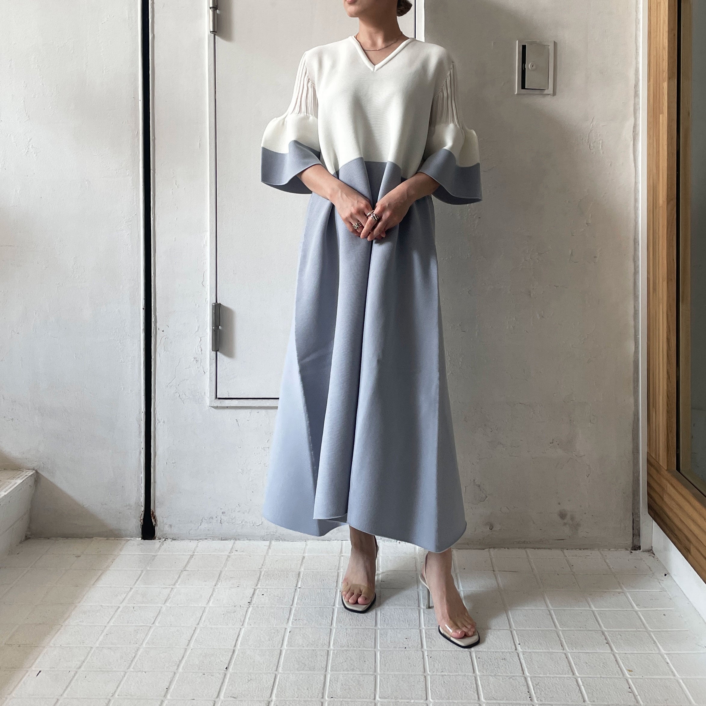 ワンピース POTTERY SHORT BELL SLEEVE FLARE DRESS CFCL】 POTTERY SHORT BELL SLEEVE FLARE DRESS – ONENESS ONLINE STORE
