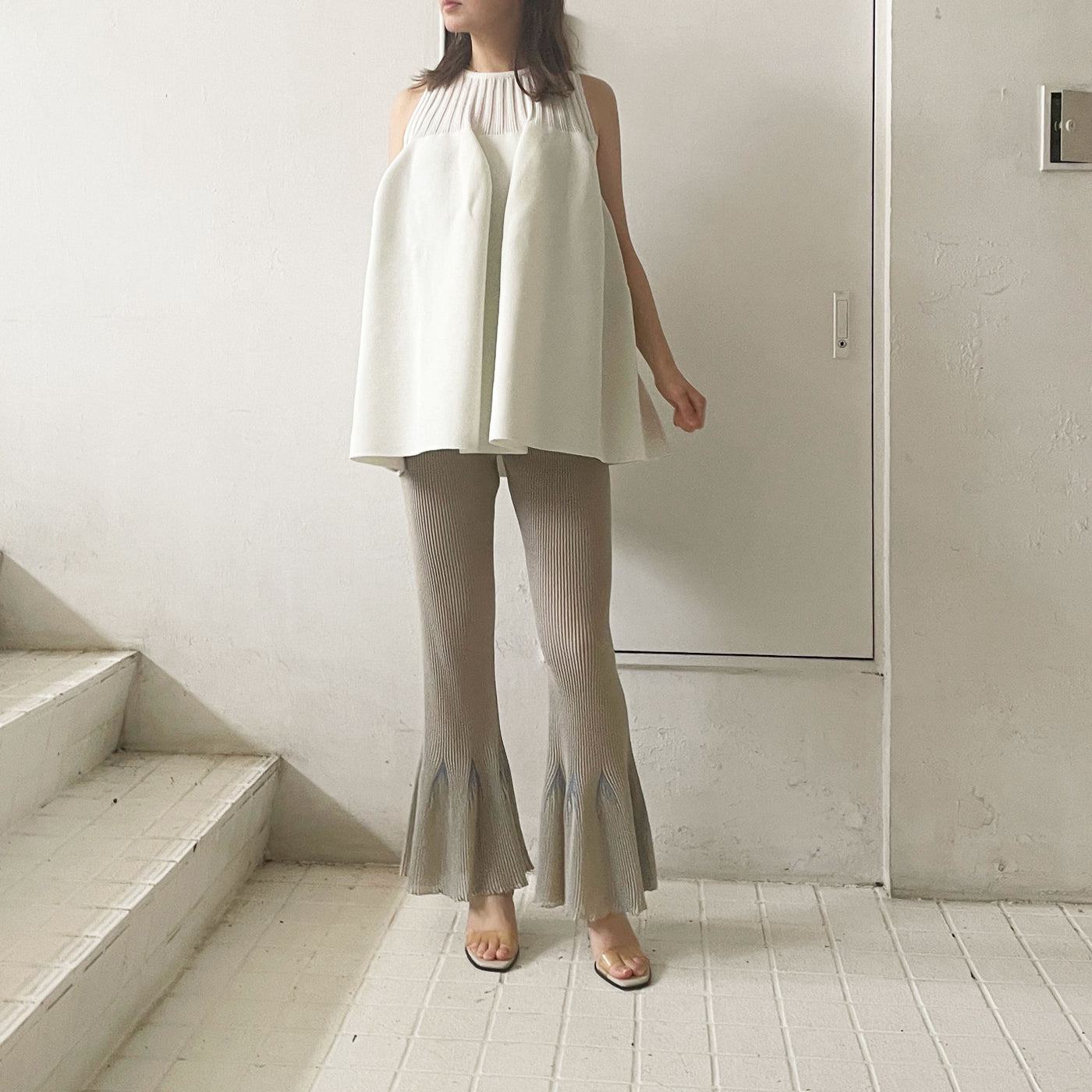 【CFCL】 POTTERY SLEEVELESS BUST FLARE TOP / HYPHA LUCENT TIGHT FLARE PANTS
