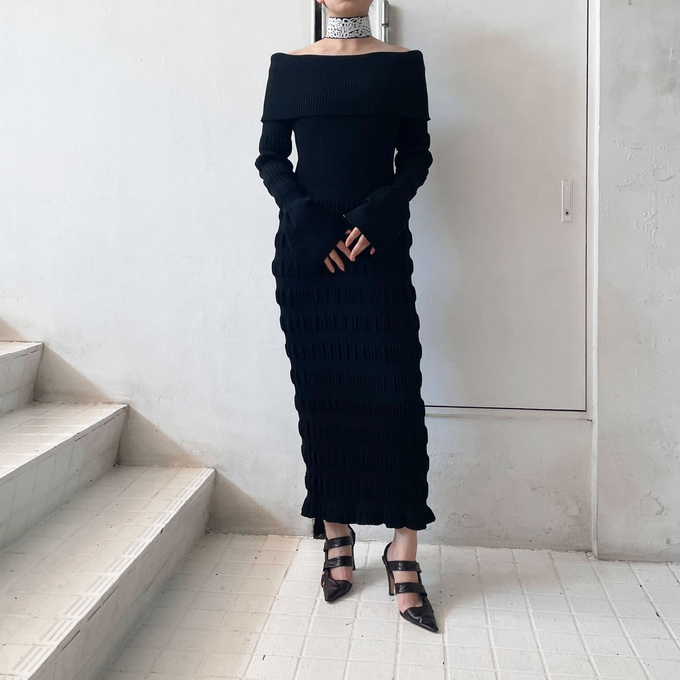 【FETICO】 STRIPE KNIT OFF-SHOULDER DRESS / ROSE EMBROIDERED COTTON SATIN CHOKER