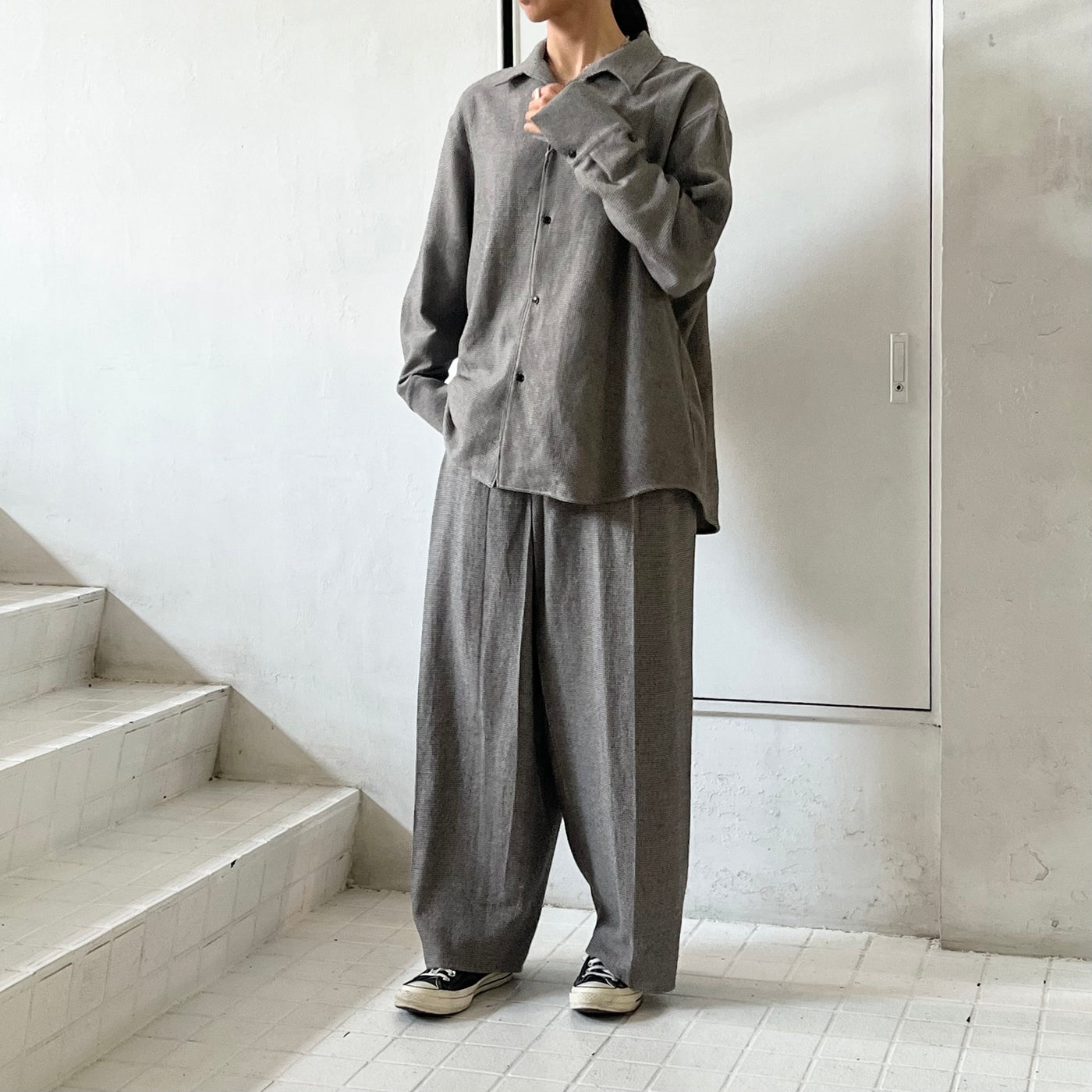 【nonnotte】 Seamless Collar Oversized Shirt N-24A-022 / Draping Crotch Box Pleats Trousers N-24A-024