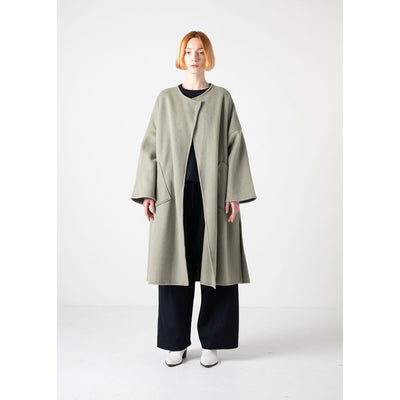 【COGTHEBIGSMOKE/コグ ザ ビックスモーク】<br>KENSINGTON COLLARLESS COAT <br>11802-193-1115-1