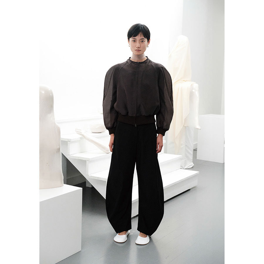 【AMOMENTO/アモーメント】<br>CURVED SILHOUETTE PANTS <br>AM25SSW01PT