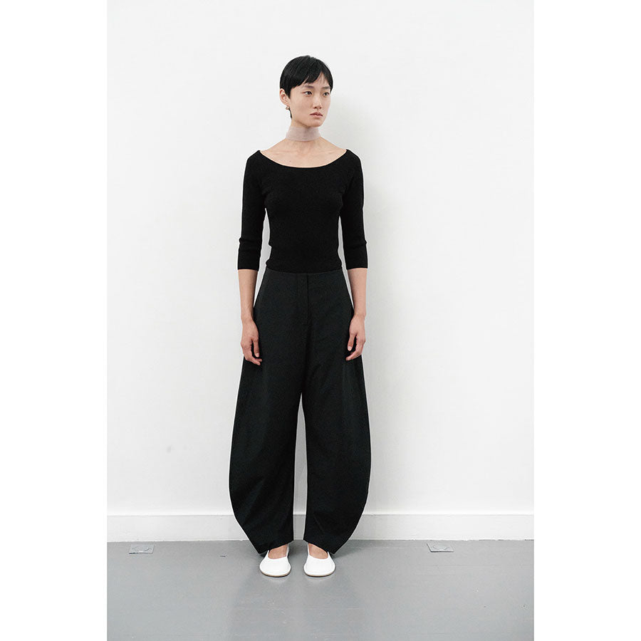 【AMOMENTO/アモーメント】<br>CURVED SILHOUETTE PANTS <br>AM25SSW01PT