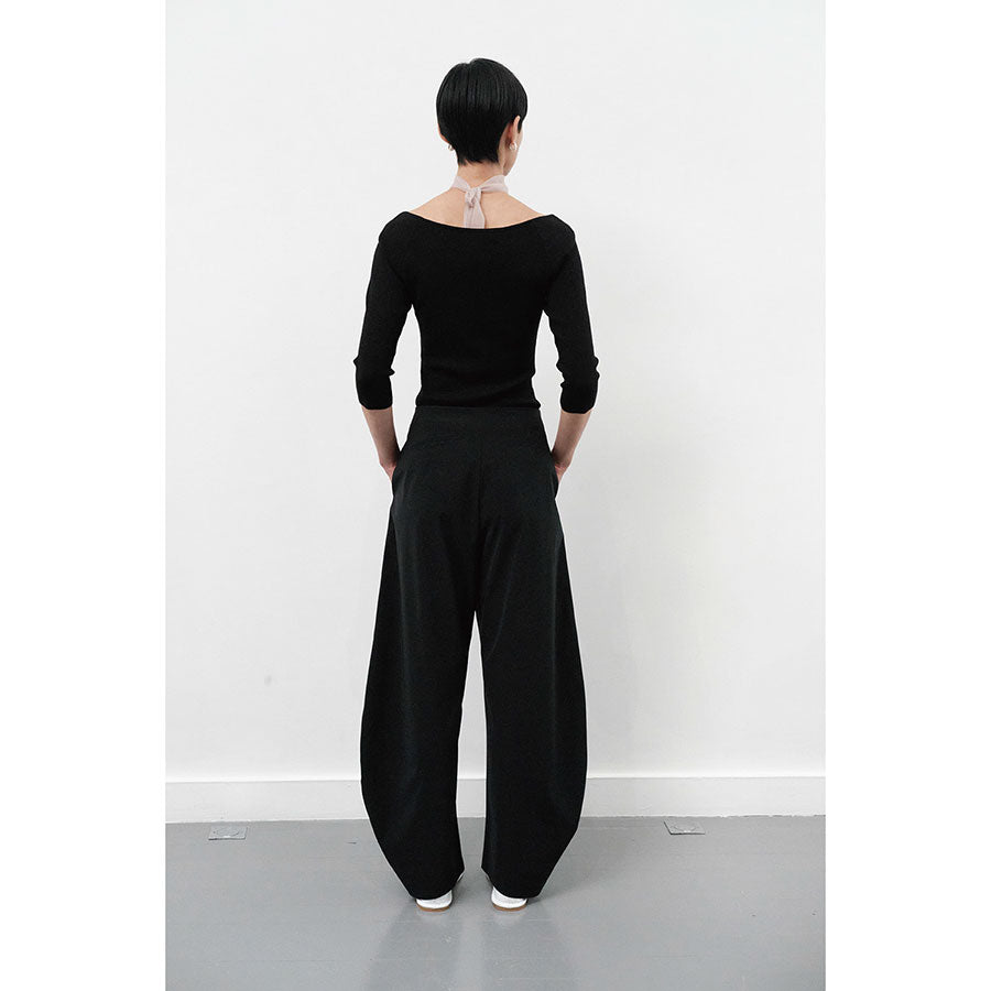 【AMOMENTO/アモーメント】<br>CURVED SILHOUETTE PANTS <br>AM25SSW01PT