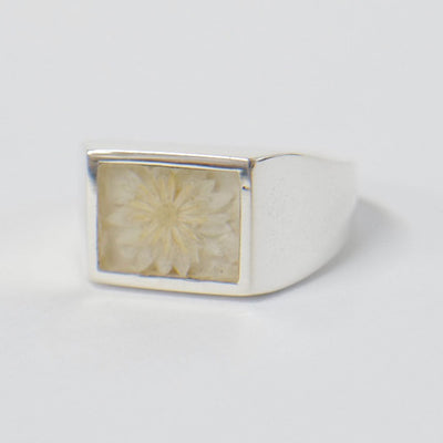 【XOLO JEWELRY/쇼로쥬얼리】<br> Signet Ring with Flower / White<br> XOR045 