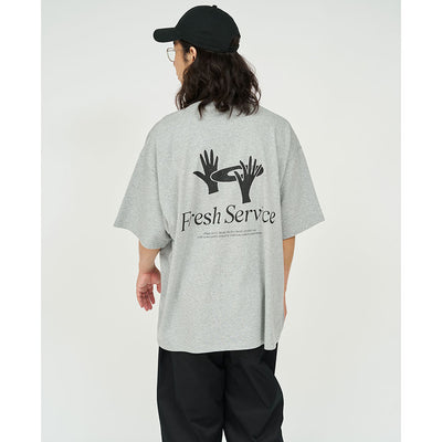 【FreshService/フレッシュサービス】<br>CORPORATE PRINTED S/S TEE “BRIEFING” <br>FSC253-70014