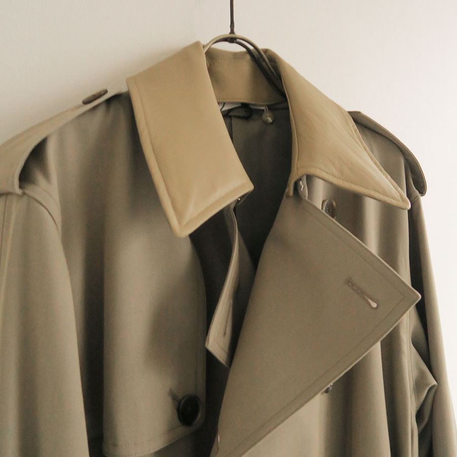 【AURALEE/オーラリー】<br>LIGHT WOOL MAX GABARDINE CHAMBRAY TRENCH COAT <br>A25SC04MC