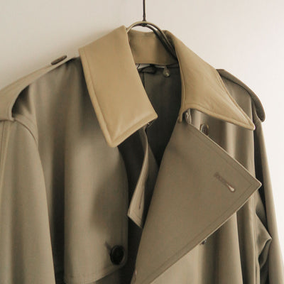 【AURALEE/オーラリー】<br>LIGHT WOOL MAX GABARDINE CHAMBRAY TRENCH COAT <br>A25SC04MC