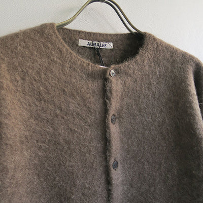 【9/19からポイント10%還元】<br>【AURALEE/オーラリー】<br>GARMENT-DYED BABY ALPACA FUR KNIT CREW-NECK CARDIGAN <br>A25AC03BA