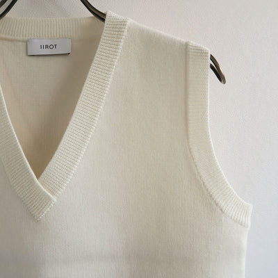 【IIROT/イロット】<br>Double face Vneck vest <br>023-023-KT55