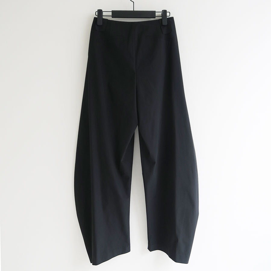 AMOMENTO/アモーメント】CURVED SILHOUETTE PANTS AM25SSW01PTの