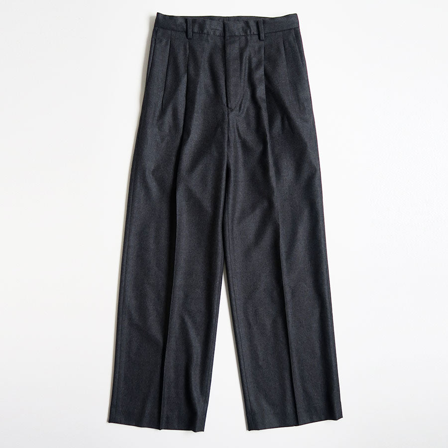 【9/5からポイント10%還元】<br>【AURALEE/オーラリー】<br>SUPER LIGHT WOOL TWO-TUCK SLACKS <br>A25AP05OS