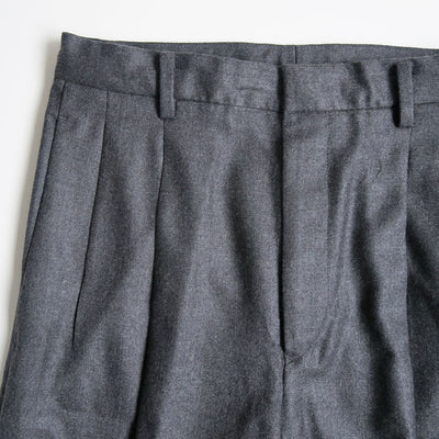 【9/5からポイント10%還元】<br>【AURALEE/オーラリー】<br>SUPER LIGHT WOOL TWO-TUCK SLACKS <br>A25AP05OS