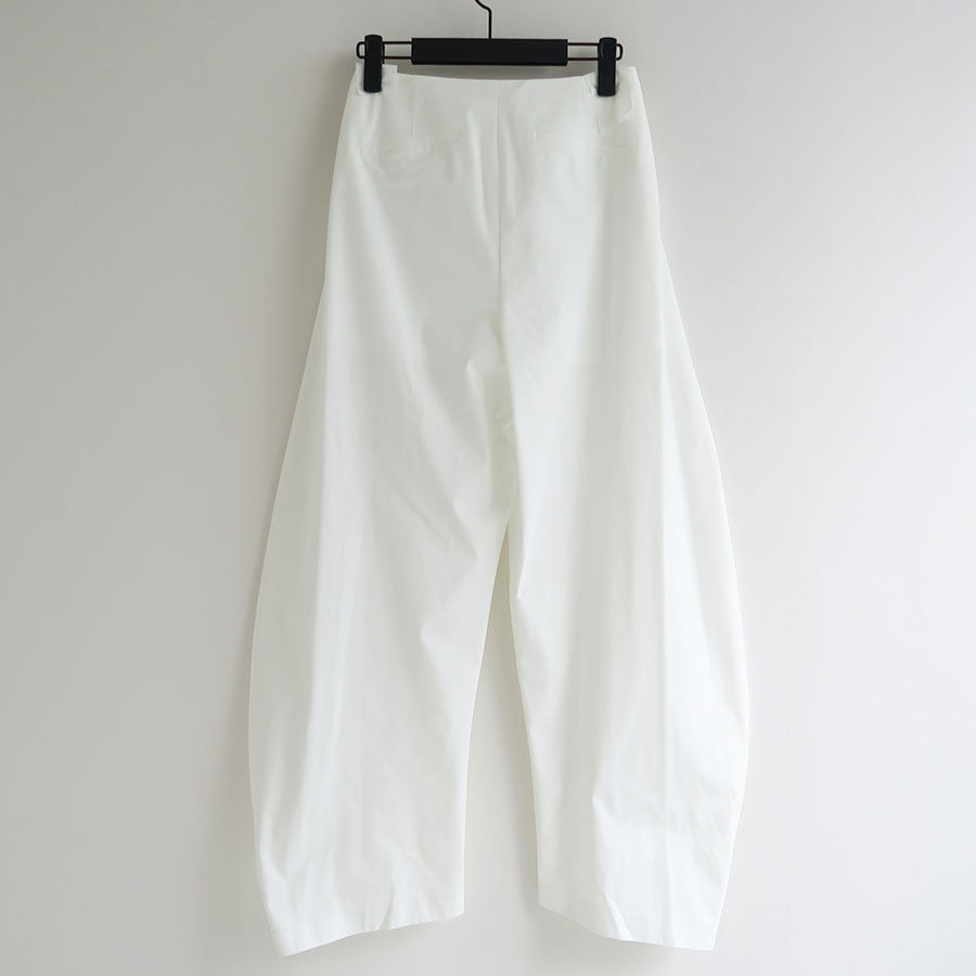 【AMOMENTO/アモーメント】<br>CURVED SILHOUETTE PANTS <br>AM25SSW01PT