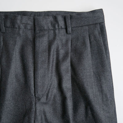 【9/5からポイント10%還元】<br>【AURALEE/オーラリー】<br>SUPER LIGHT WOOL TWO-TUCK SLACKS <br>A25AP05OS