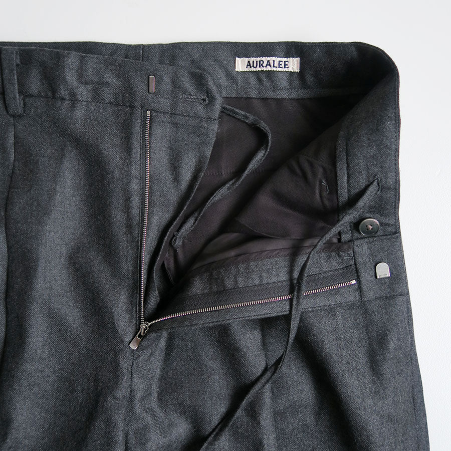 【9/5からポイント10%還元】<br>【AURALEE/オーラリー】<br>SUPER LIGHT WOOL TWO-TUCK SLACKS <br>A25AP05OS