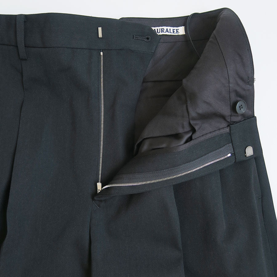 【AURALEE/オーラリー】<br>LIGHT WOOL MAX GABARDINE TWO-TUCK SLACKS <br>A25AP06MG