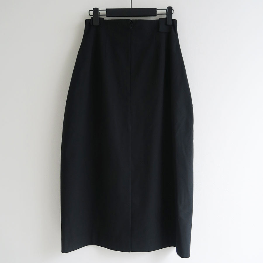 【AMOMENTO/アモーメント】<br>CURVED SILHOUETTE SKIRT <br>AM25SSW01SK