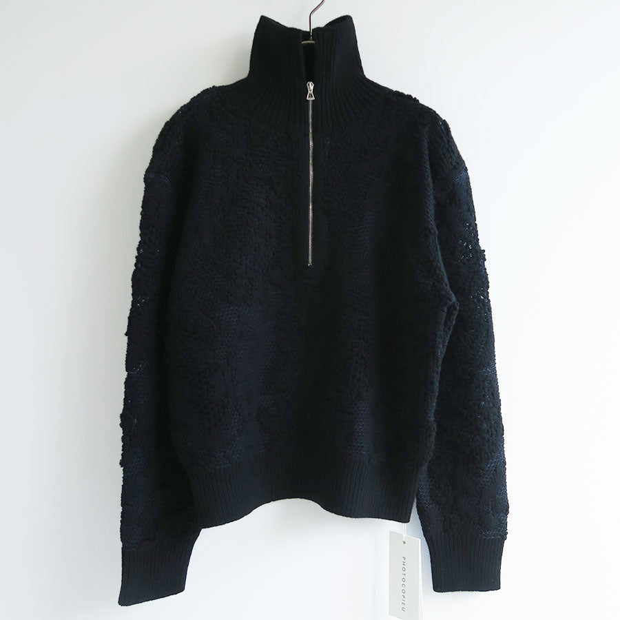 【PHOTOCOPIEU/フォトコピュー】<br>HALF-ZIP SWEATER (TATE) <br>252TAT