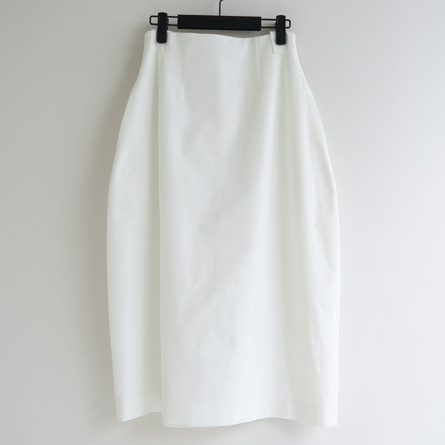 【AMOMENTO/アモーメント】<br>CURVED SILHOUETTE SKIRT <br>AM25SSW01SK