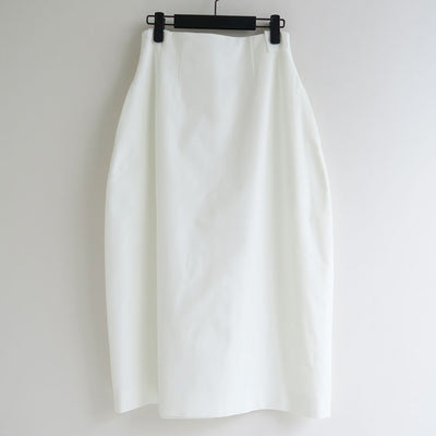 【AMOMENTO/アモーメント】<br>CURVED SILHOUETTE SKIRT <br>AM25SSW01SK