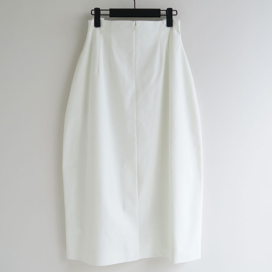 【AMOMENTO/アモーメント】<br>CURVED SILHOUETTE SKIRT <br>AM25SSW01SK