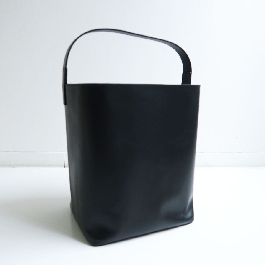 AURALEE/オーラリー】LEATHER SHOULDER BAG MADE BY AETA A26SB08AEの