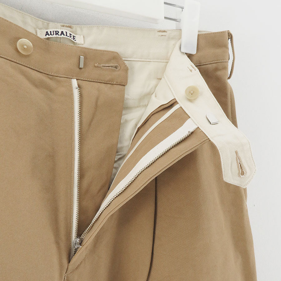 【AURALEE/オーラリー】<br>WASHED FINX CHINO ONE-TUCK PANTS <br>A25SP02FC