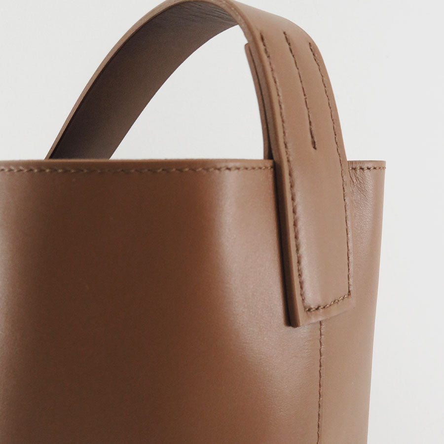 LEATHER BIG SHOULDER BAG MADE BY AETA - AURALEE Official Website