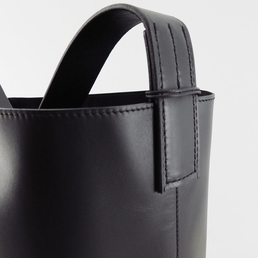 LEATHER BIG SHOULDER BAG MADE BY AETA - AURALEE Official Website