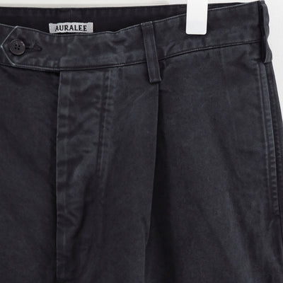 【10/3からポイント10%還元】<br>【AURALEE/オーラリー】<br>PRODUCT DYED FINX CHINO ONE-TUCK PANTS <br>A25AP01CP