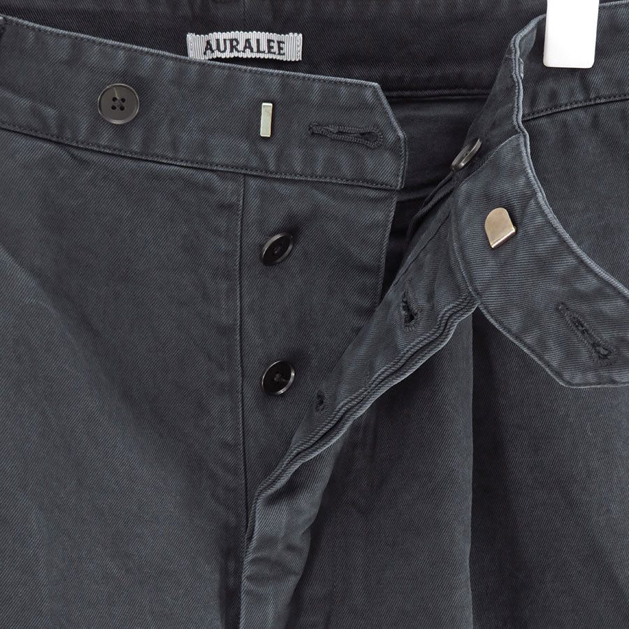 【10/3からポイント10%還元】<br>【AURALEE/オーラリー】<br>PRODUCT DYED FINX CHINO ONE-TUCK PANTS <br>A25AP01CP