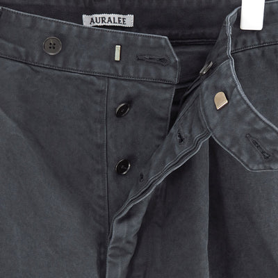 【10/3からポイント10%還元】<br>【AURALEE/オーラリー】<br>PRODUCT DYED FINX CHINO ONE-TUCK PANTS <br>A25AP01CP