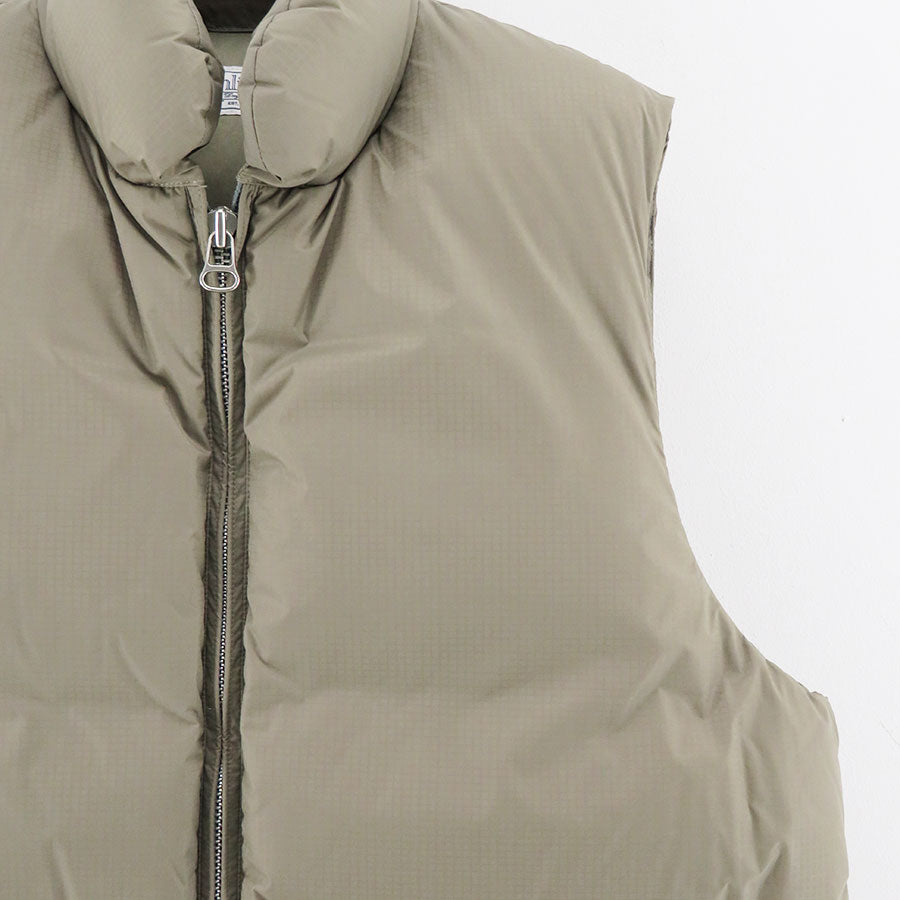 【Unlikely/アンライクリー】<br>Unlikely Simple Down Vest <br>U23F-06-0001