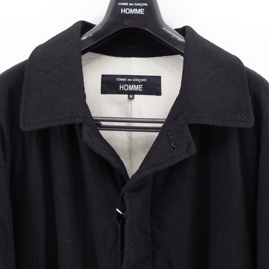 【COMME des GARCONS HOMME】<br>ウールサージ製品縮絨ステンカラーコート <br>HP-C101-051
