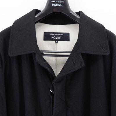 【COMME des GARCONS HOMME】<br>ウールサージ製品縮絨ステンカラーコート <br>HP-C101-051