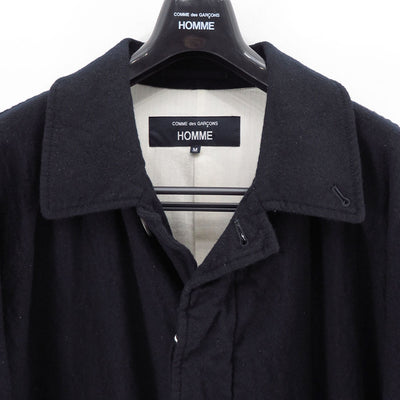 【COMME des GARCONS HOMME】<br>ウールサージ製品縮絨ステンカラーコート <br>HP-C101-051