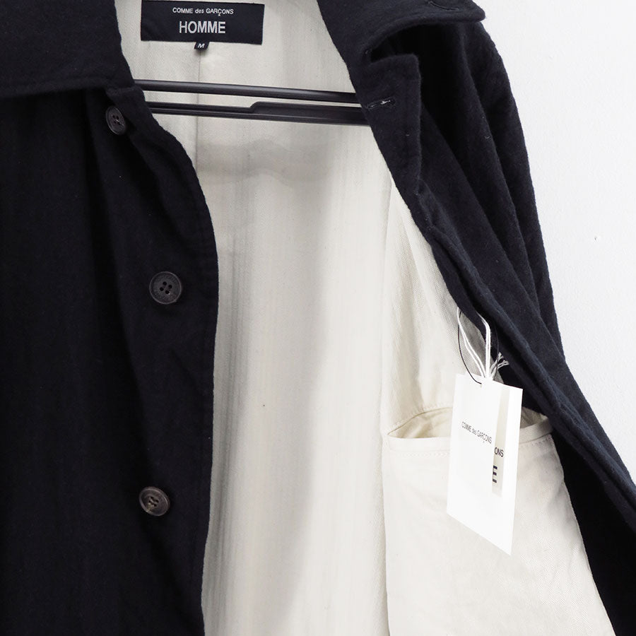 【COMME des GARCONS HOMME】<br>ウールサージ製品縮絨ステンカラーコート <br>HP-C101-051