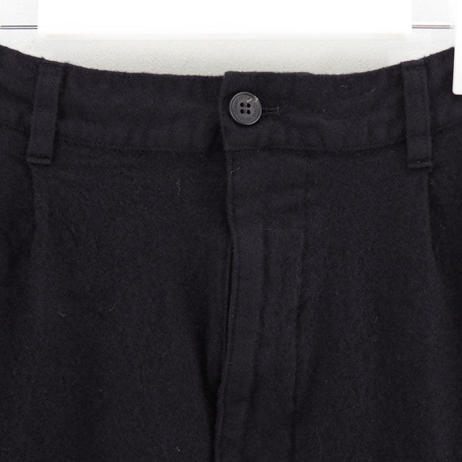 【COMME des GARCONS HOMME】<br>ウールサージ製品縮絨パンツ <br>HP-P105-051