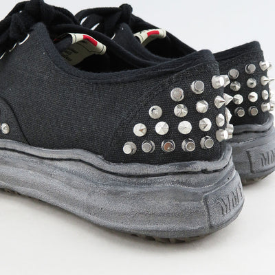 【Maison MIHARA YASUHIRO】<br>"BAKER"OG Sole Studded Canvas Low-Top Sneaker (BLACK×BLACK) <br>A13FW736