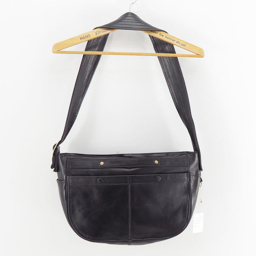 【2月20日まで限定値下げ】CCU NEWSPAPER BAG S SIZE CCU/シーシーユー】NEW NEWSPAPER BAG S SIZE BG-42-C-COW-5の通販