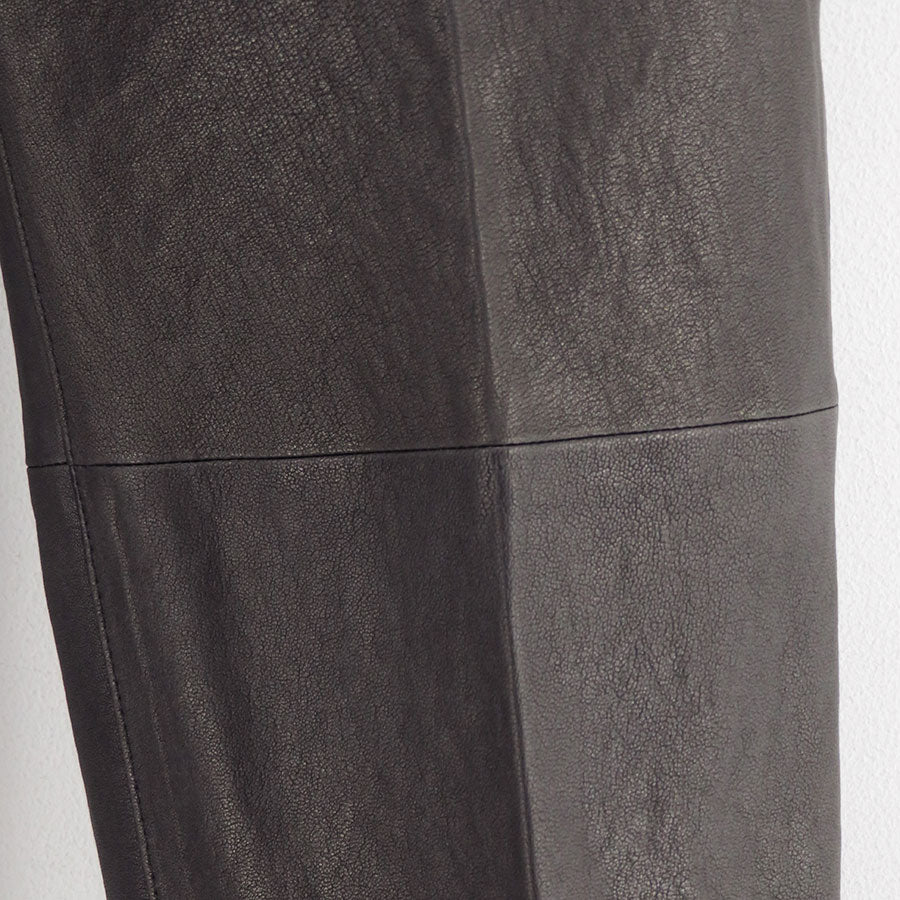 AURALEE/オーラリー】TEXTURED LAMB LEATHER PANTS A26SP02BLの通販