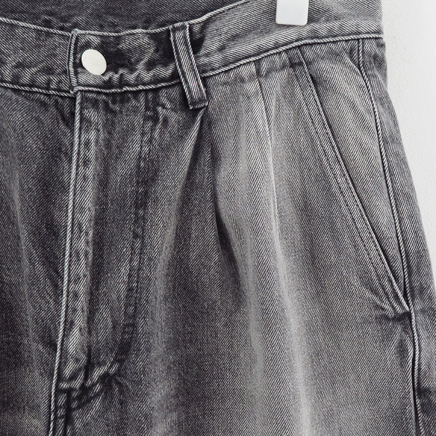 【Graphpaper/グラフペーパー】<br>Selvage Denim Two Tuck Tapered Pants <br>GU253-40060LB