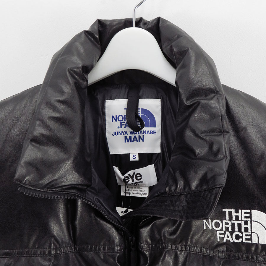 【eYe JUNYA WATANABE MAN】<br>綿フェイクレザー THE NORTH FACE Wネームダウンジャケット <br>WN-J911-100