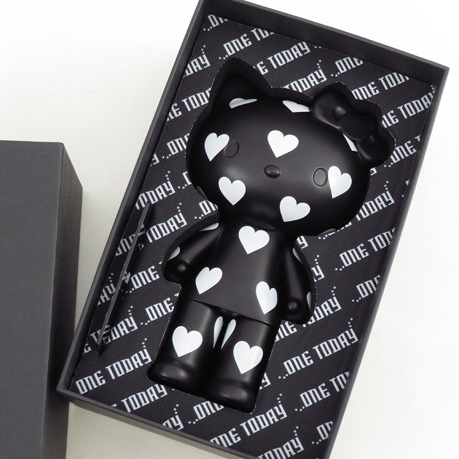 アート・デザイン・音楽 Hello Kitty, Hello Art! アート・デザイン・音楽 Hello Kitty, Hello Art! Amazon.com