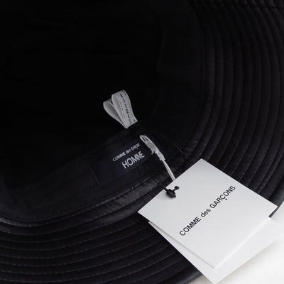 【COMME des GARCONS HOMME】<br>合成皮革MIXバケットハット <br>HP-K601-051