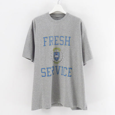 【FreshService/フレッシュサービス】<br>CORPORATE PRINTED S/S TEE “COLLEGE” <br>FSC253-70013